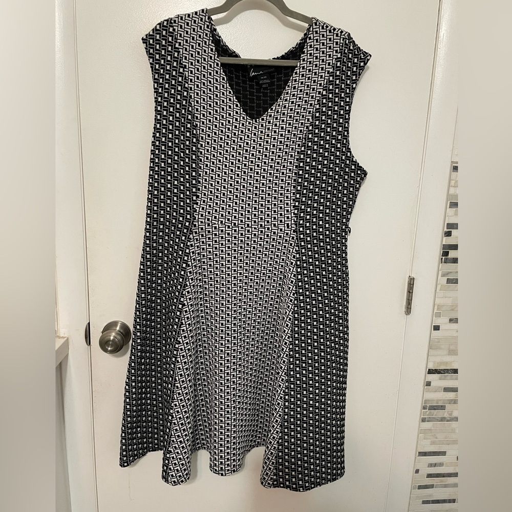 Lane Bryant sleeveless Large houndstooth contrasting black white dress SZ
18/20